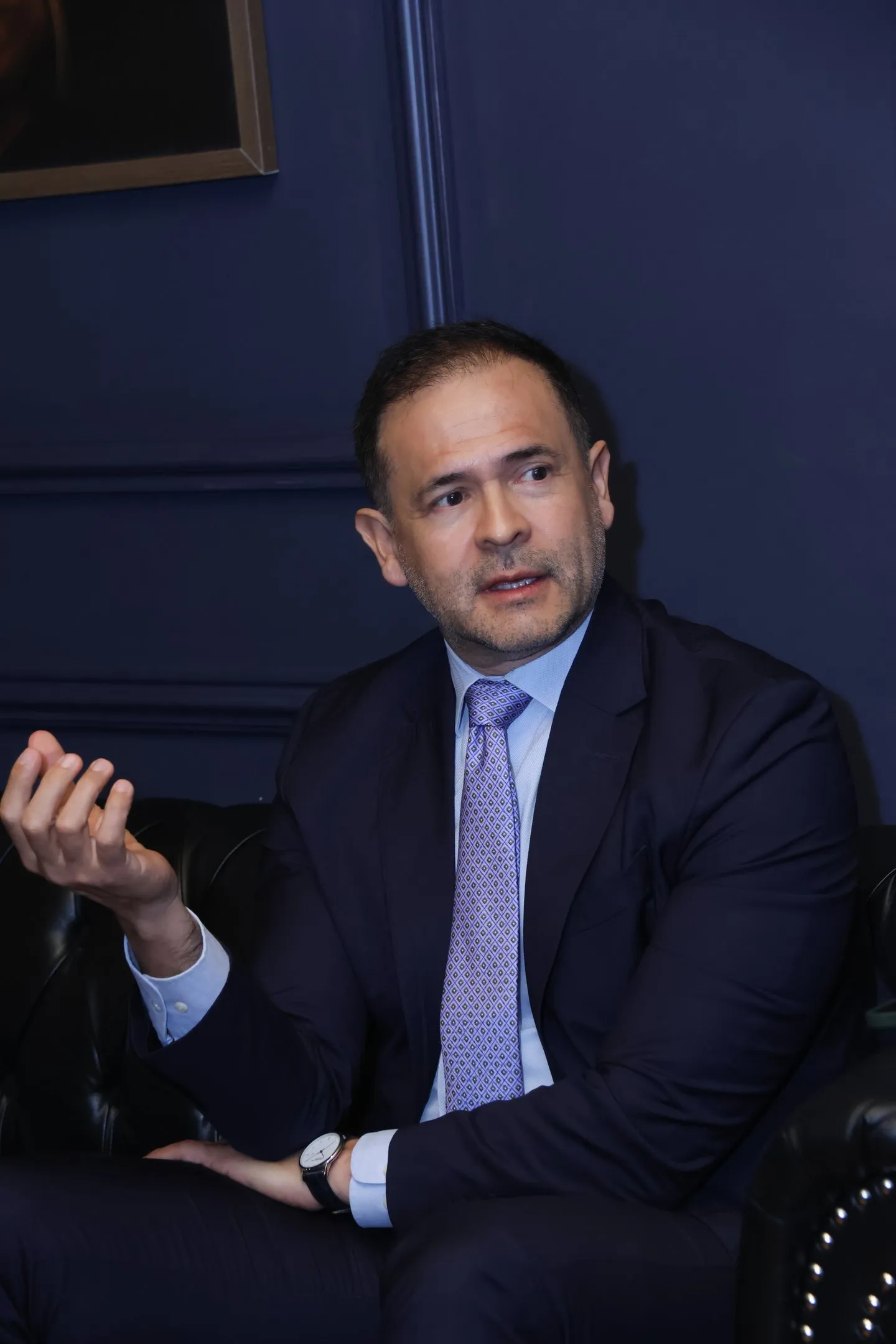 Harold H. Mesa durante la entrevista editorial