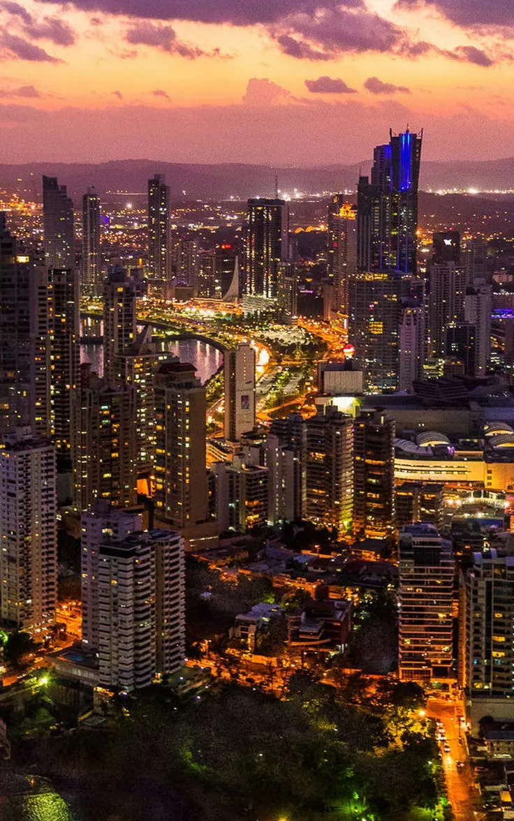 Vista panorámica de Ciudad de Panamá al atardecer